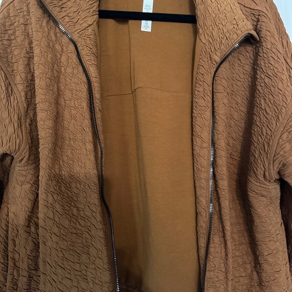 Lululemon Women's Textured Jacket - Picture 3 of 8